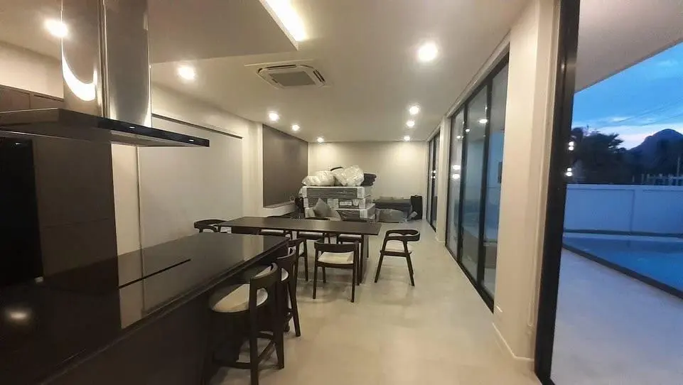 Villa Jai Dee - Kitchen and dining area